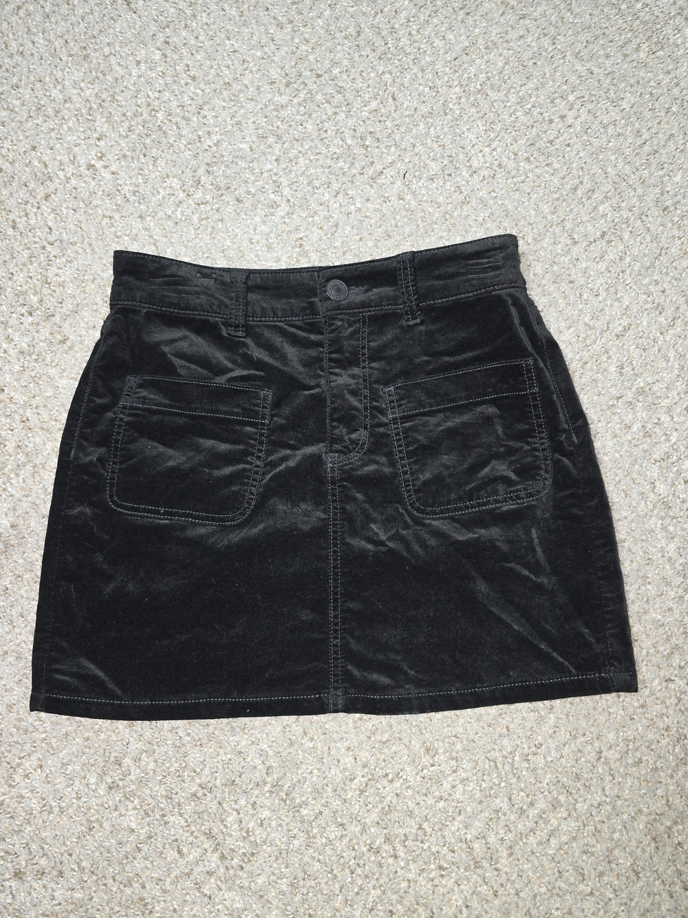 American Eagle Black Velvet Mini Skirt with Front Patch Pockets Size 0